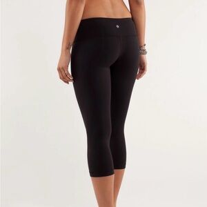 Lululemon Wunder Under Crop 21" Full-On Luon in Black. Women’s Size 6